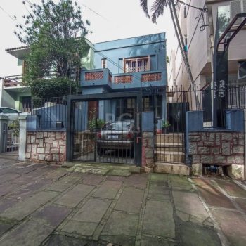 Casa à venda com 88m², 3 quartos, 1 suíte, 1 vaga no bairro Auxiliadora em Porto Alegre