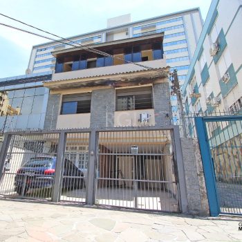 Casa à venda com 300m², 6 quartos, 1 suíte, 3 vagas no bairro Menino Deus em Porto Alegre