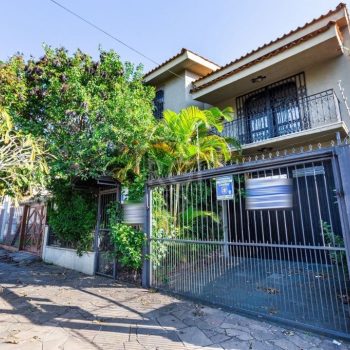 Casa à venda com 500m², 3 quartos, 3 suítes, 4 vagas no bairro Vila Ipiranga em Porto Alegre