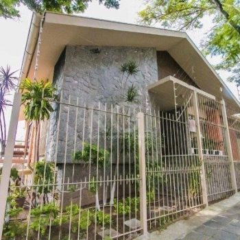 Casa à venda com 306m², 4 quartos, 4 vagas no bairro Santo Antônio em Porto Alegre