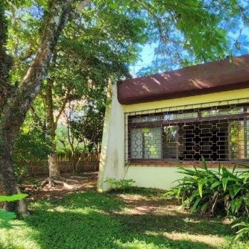 Casa à venda com 160m², 4 quartos, 1 suíte, 3 vagas no bairro Menino Deus em Porto Alegre