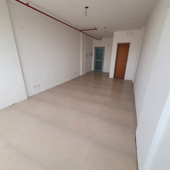 Conjunto/Sala à venda com 47m², 1 vaga no bairro Floresta em Porto Alegre