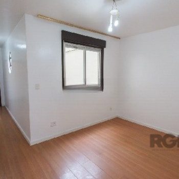 Apartamento à venda com 46m², 1 quarto, 1 vaga no bairro Partenon em Porto Alegre