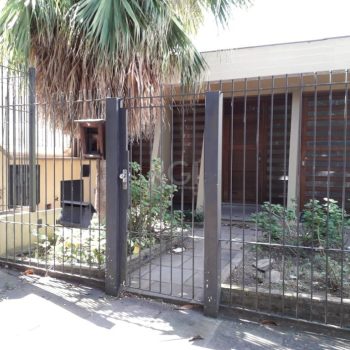 Casa à venda com 385m², 5 quartos, 1 suíte, 4 vagas no bairro Petrópolis em Porto Alegre