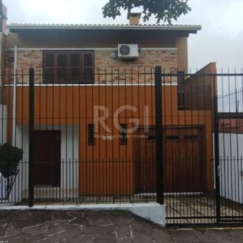 Casa à venda com 136m², 3 quartos, 2 suítes, 2 vagas no bairro Petrópolis em Porto Alegre