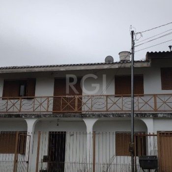 Casa à venda com 200m², 3 quartos, 1 suíte, 2 vagas no bairro Medianeira em Porto Alegre