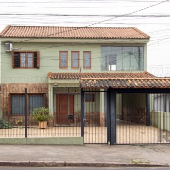 Casa à venda com 342m², 6 quartos, 1 suíte, 8 vagas no bairro Tristeza em Porto Alegre