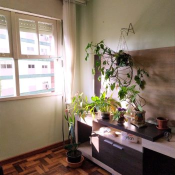 Apartamento à venda com 55m², 2 quartos, 1 vaga no bairro Petrópolis em Porto Alegre