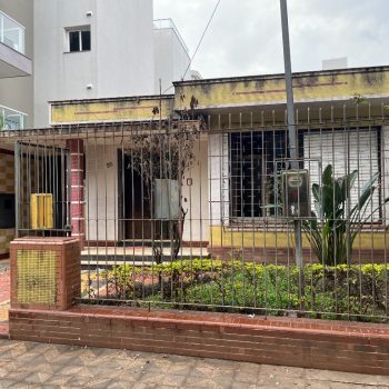 Casa à venda com 360m², 2 quartos no bairro Menino Deus em Porto Alegre