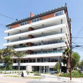 Apartamento à venda com 230m², 3 quartos, 3 suítes, 2 vagas no bairro Menino Deus em Porto Alegre