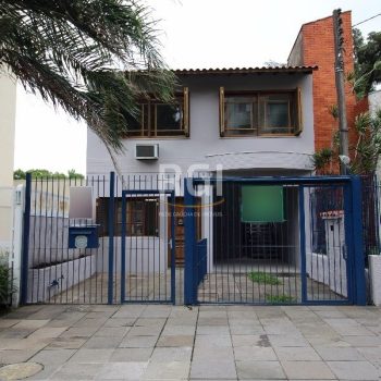 Casa à venda com 280m², 3 quartos, 2 vagas no bairro Petrópolis em Porto Alegre