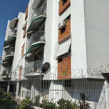 Apartamento à venda com 69m², 2 quartos, 1 vaga no bairro Santo Antônio em Porto Alegre