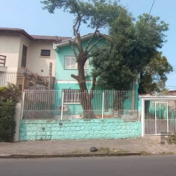 Casa à venda com 284m², 4 quartos, 1 suíte, 4 vagas no bairro Tristeza em Porto Alegre