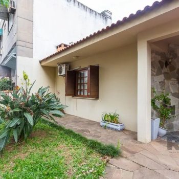 Casa à venda com 160m², 3 quartos, 1 suíte, 4 vagas no bairro Cristo Redentor em Porto Alegre