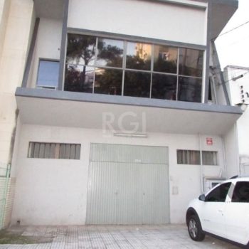 Depósito/Pavilhão à venda com 800m², 3 vagas no bairro São Geraldo em Porto Alegre