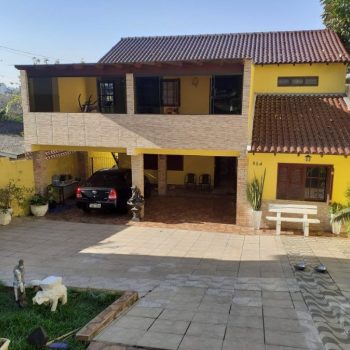 Casa à venda com 300m², 3 quartos, 1 suíte, 5 vagas no bairro Partenon em Porto Alegre