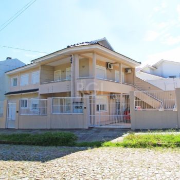 Casa à venda com 116m², 2 quartos, 1 suíte, 3 vagas no bairro Vila Ipiranga em Porto Alegre