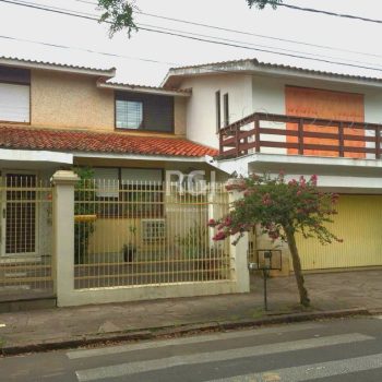 Casa à venda com 340m², 4 quartos, 2 suítes, 3 vagas no bairro Jardim Lindóia em Porto Alegre