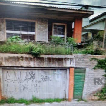 Casa à venda com 5m², 3 quartos, 1 suíte, 2 vagas no bairro Medianeira em Porto Alegre