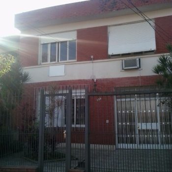 Casa à venda com 250m², 5 quartos, 6 vagas no bairro Menino Deus em Porto Alegre