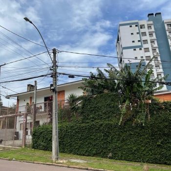 Casa à venda com 389m², 4 quartos, 1 suíte, 6 vagas no bairro Jardim do Salso em Porto Alegre