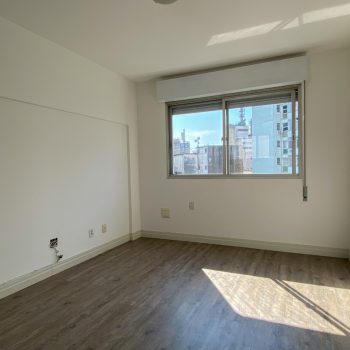 Apartamento à venda com 44m², 1 quarto, 1 vaga no bairro Centro Histórico em Porto Alegre