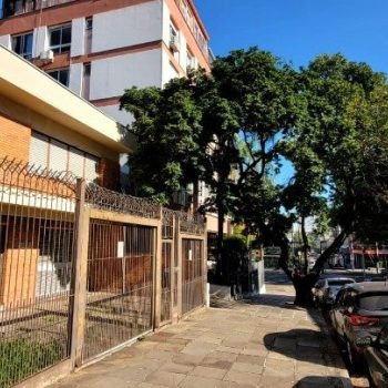 Casa à venda com 304m², 4 quartos, 1 suíte, 2 vagas no bairro Rio Branco em Porto Alegre