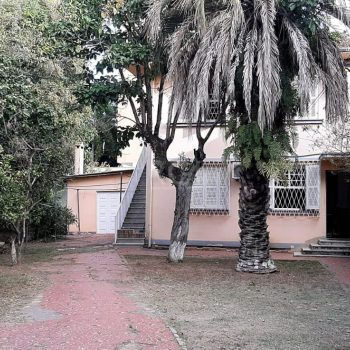 Casa à venda com 200m², 6 quartos, 6 vagas no bairro Medianeira em Porto Alegre