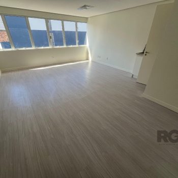 Conjunto/Sala à venda com 30m², 1 vaga no bairro Centro em Porto Alegre