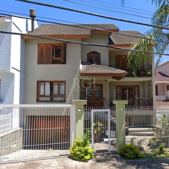 Casa à venda com 400m², 4 quartos, 2 suítes, 3 vagas no bairro Chácara das Pedras em Porto Alegre