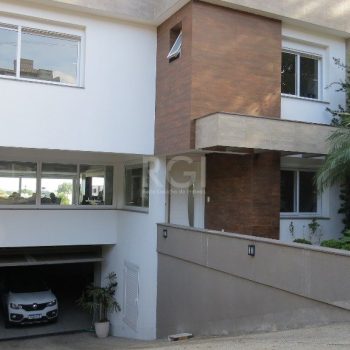 Casa à venda com 427m², 4 quartos, 4 suítes, 4 vagas no bairro Ipanema em Porto Alegre