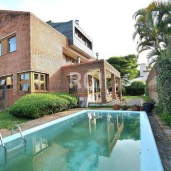 Casa à venda com 276m², 3 quartos, 1 suíte, 5 vagas no bairro Medianeira em Porto Alegre