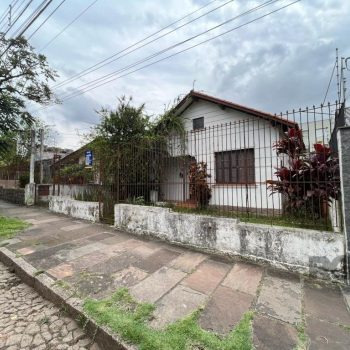 Casa à venda com 186m², 4 quartos, 4 vagas no bairro Medianeira em Porto Alegre