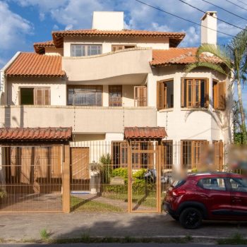 Casa à venda com 257m², 4 quartos, 1 suíte, 5 vagas no bairro Ipanema em Porto Alegre