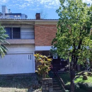 Casa à venda com 320m², 3 quartos, 1 suíte, 2 vagas no bairro Rio Branco em Porto Alegre