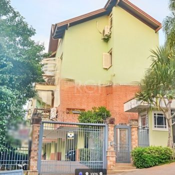 Casa Condominio à venda com 195m², 3 quartos, 1 suíte, 2 vagas no bairro Menino Deus em Porto Alegre