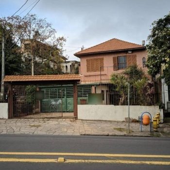 Casa à venda com 200m², 5 quartos, 1 suíte, 4 vagas no bairro Glória em Porto Alegre