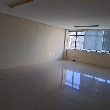 Conjunto/Sala à venda com 45m², 1 vaga no bairro Auxiliadora em Porto Alegre