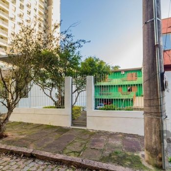 Casa à venda com 242m², 5 quartos, 6 vagas no bairro Cristo Redentor em Porto Alegre