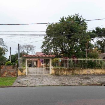 Casa à venda com 231m², 4 quartos, 1 suíte, 3 vagas no bairro Tristeza em Porto Alegre