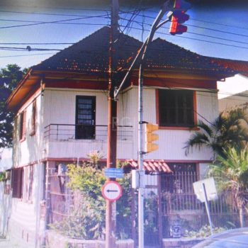 Casa à venda com 240m², 3 quartos, 1 suíte, 3 vagas no bairro Medianeira em Porto Alegre