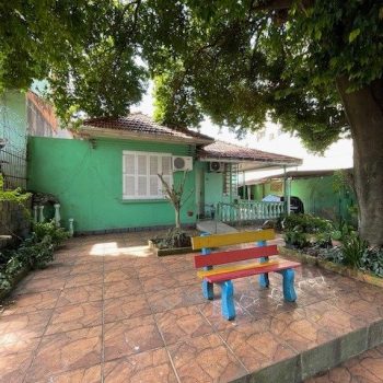 Casa à venda com 130m², 3 quartos, 4 vagas no bairro Cristal em Porto Alegre