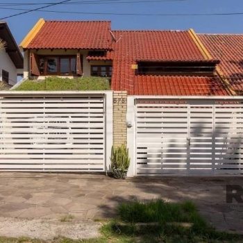 Casa à venda com 350m², 4 quartos, 1 suíte, 3 vagas no bairro Jardim Itu em Porto Alegre