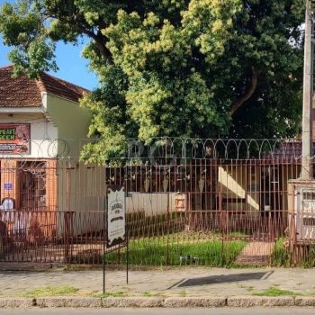 Casa à venda com 700m², 2 quartos no bairro Tristeza em Porto Alegre