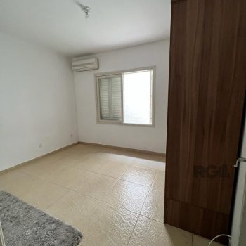 Casa à venda com 234m², 4 quartos, 1 vaga no bairro Petrópolis em Porto Alegre