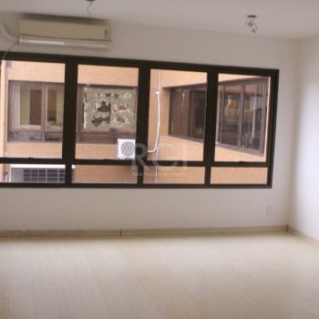 Conjunto/Sala à venda com 42m², 1 vaga no bairro Praia de Belas em Porto Alegre