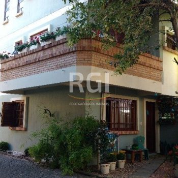 Casa à venda com 240m², 3 quartos, 1 suíte, 2 vagas no bairro Ipanema em Porto Alegre