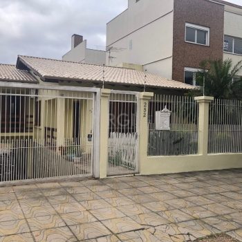 Casa à venda com 227m², 4 quartos, 1 suíte, 3 vagas no bairro Chácara das Pedras em Porto Alegre