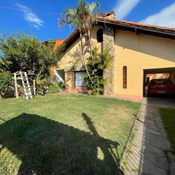 Casa à venda com 400m², 5 quartos, 3 suítes, 4 vagas no bairro Ipanema em Porto Alegre