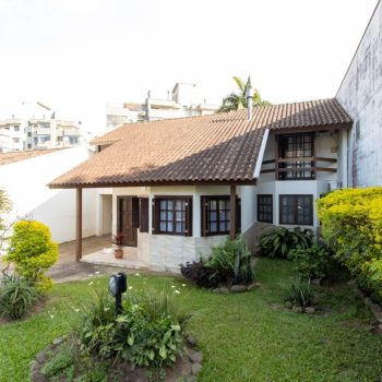 Casa à venda com 426m², 3 quartos, 1 suíte, 5 vagas no bairro Tristeza em Porto Alegre